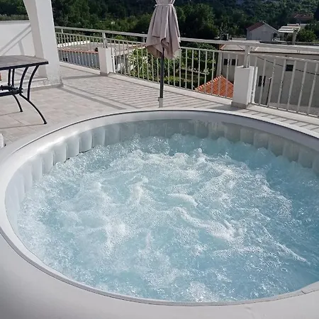 Panoramico Apartment, Private Jacuzzi Brela